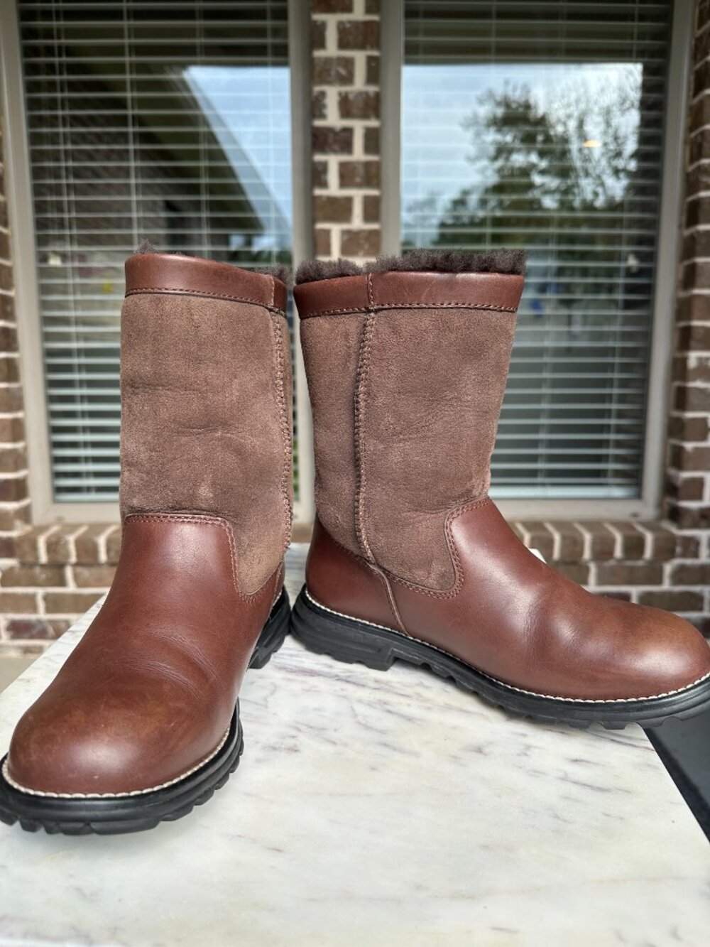 UGG Australia Boots Brooks 5381 Mid Calf Brown Leather Suede Sheepskin Sz 6 EU37
